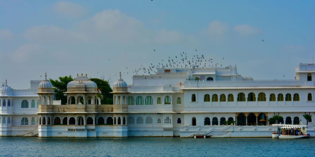 Tour group sightseeing in Udaipur